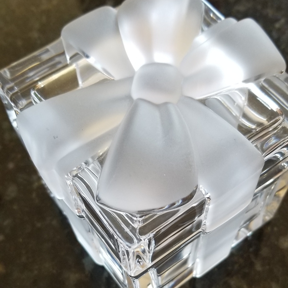 Tiffany bow box